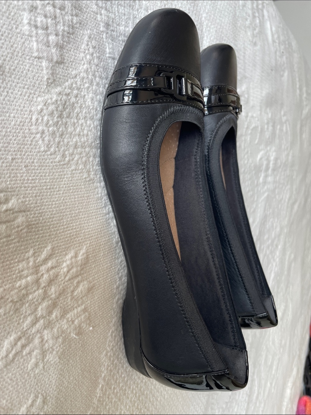 Clarks Black Leather Slip-On Ballet Flats with Patent Trim Size 11 M - Picture 4 of 10